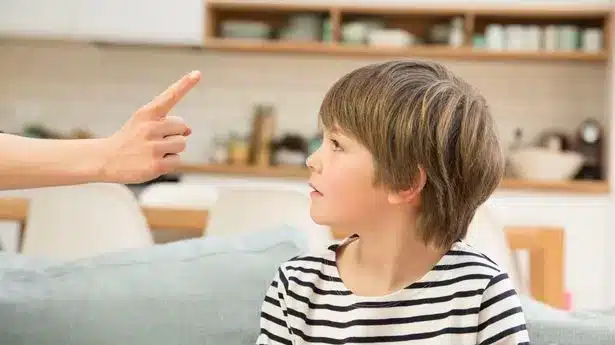 نه گفتن به کودکان خطرات فیزیکی